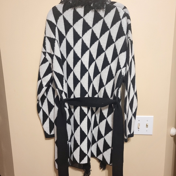 NWT fringed collar sweater wrap - Picture 4 of 7